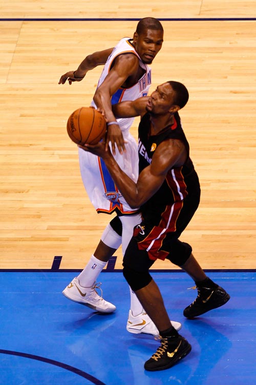 成鲜明对比 成鲜明对比